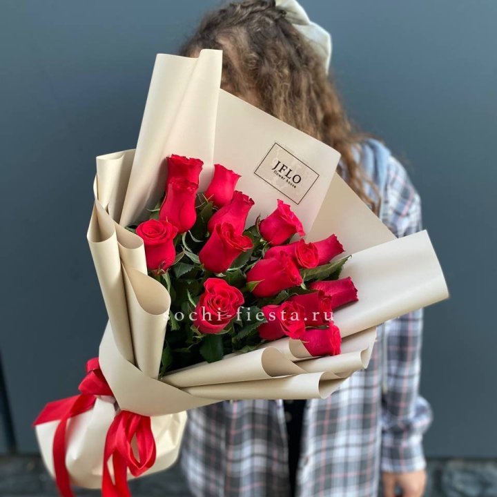 15 красных роз в Твери