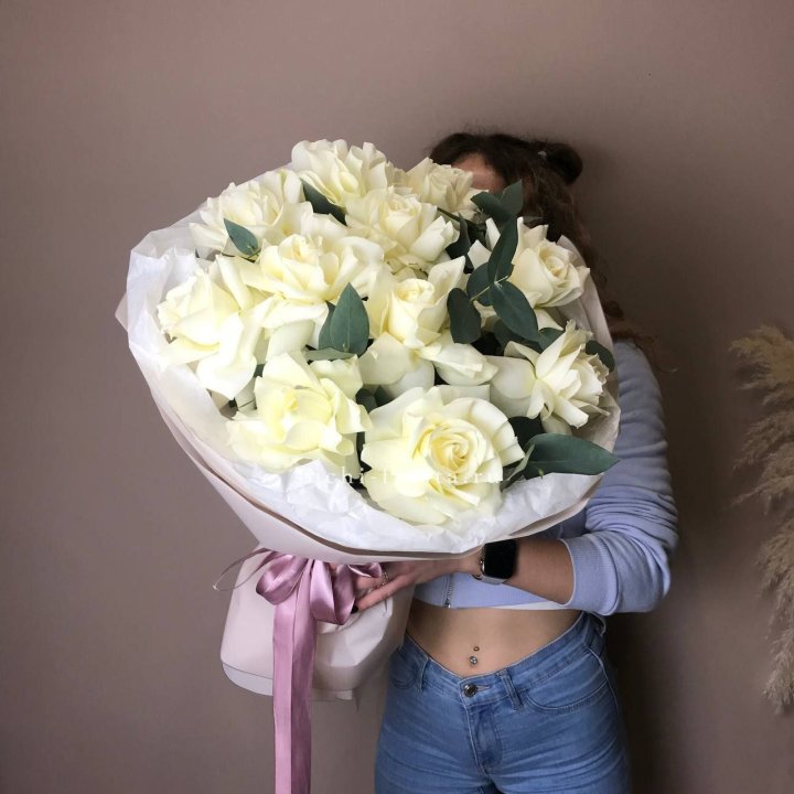 11 Белых французских роз "Вайт найс" в Твери