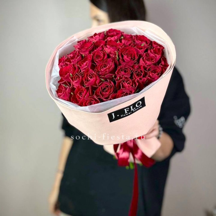35 кенийских роз в Твери
