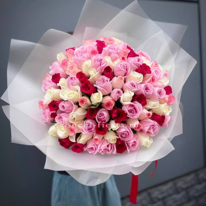 101 разноцветная роза "Карусель" в Твери