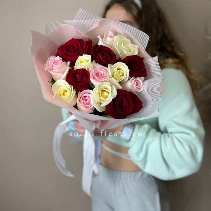 15 роз "Карусель" в Твери