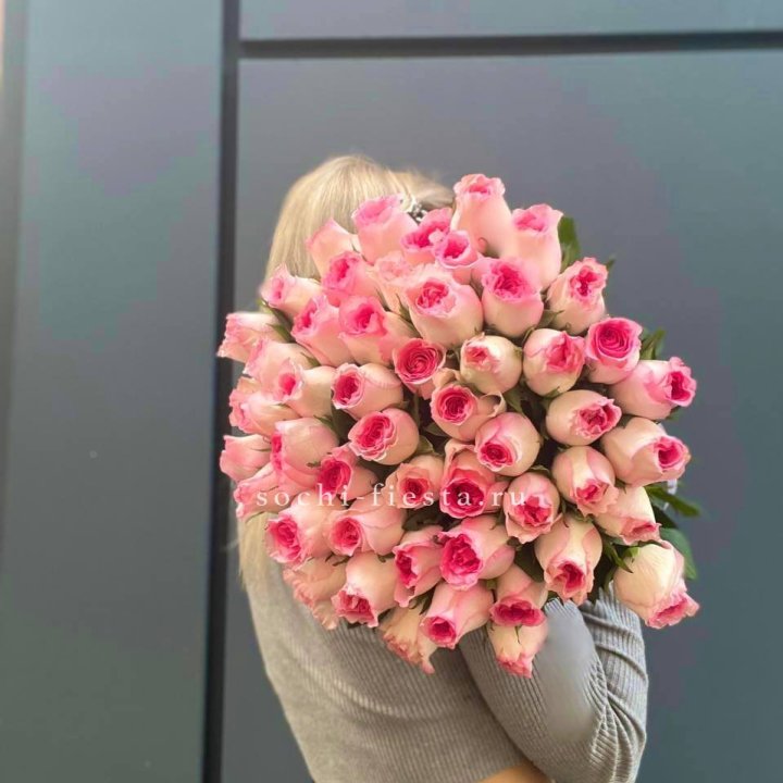 51 розовая роза в Твери