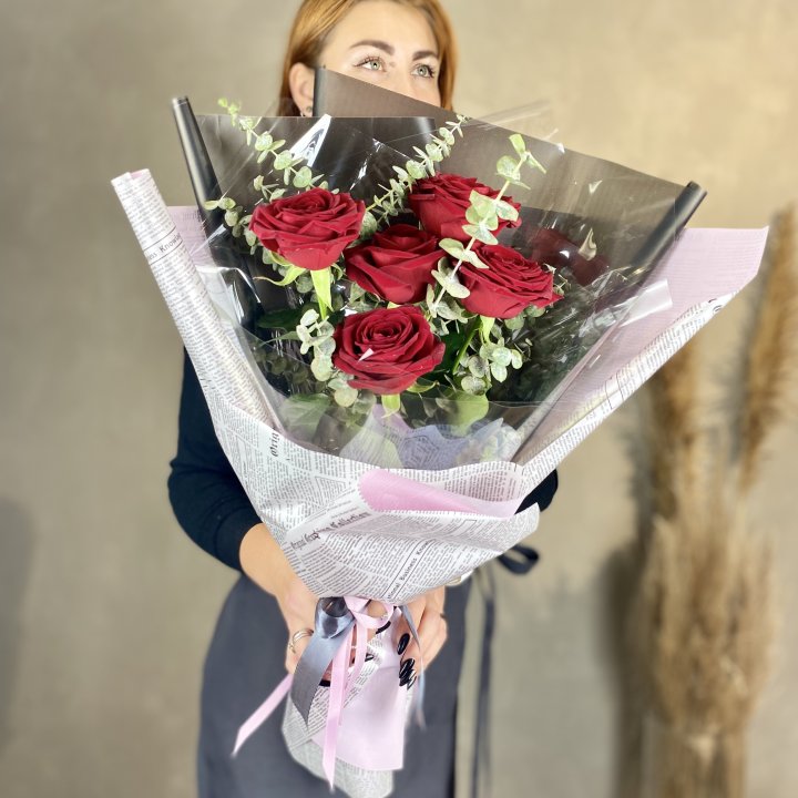 5 красных роз в Твери