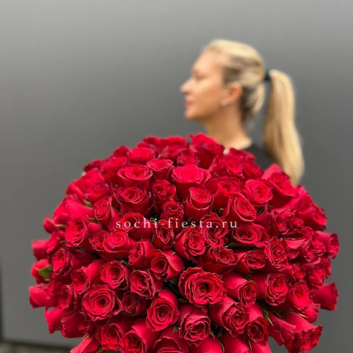 Охапка из 101 красной розы в Твери