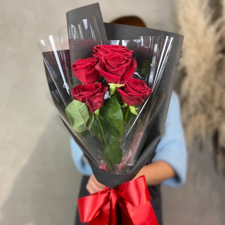 5 роз ред наоми в Твери