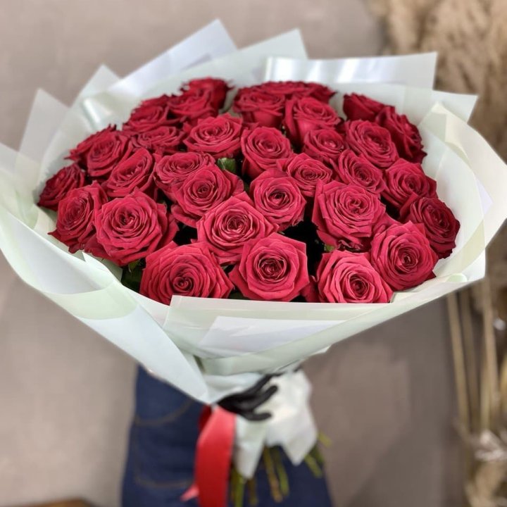 37 красных роз в Твери