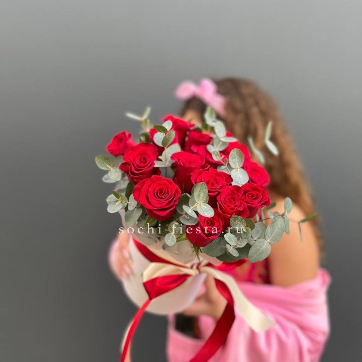 15 Красных роз в боксе №2 в Твери