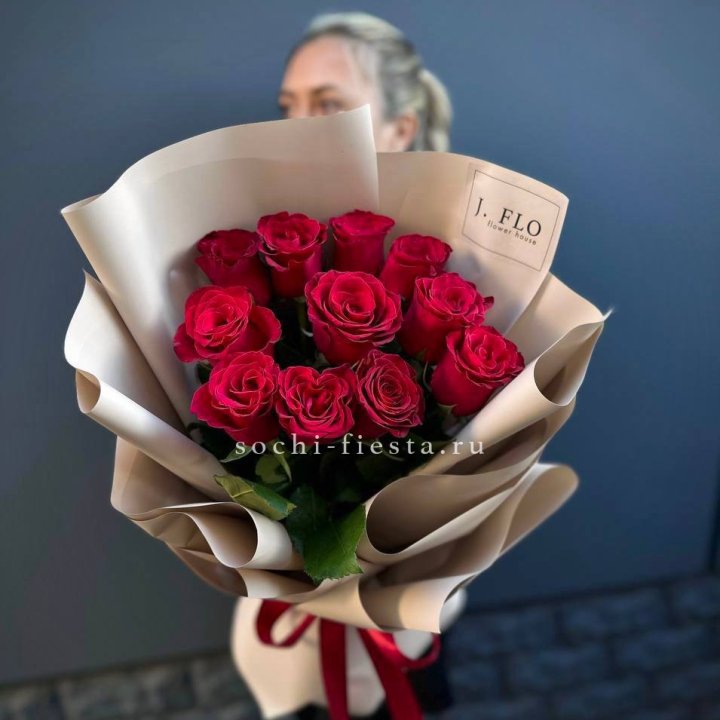 Букет красных роз "Наоми" в Твери