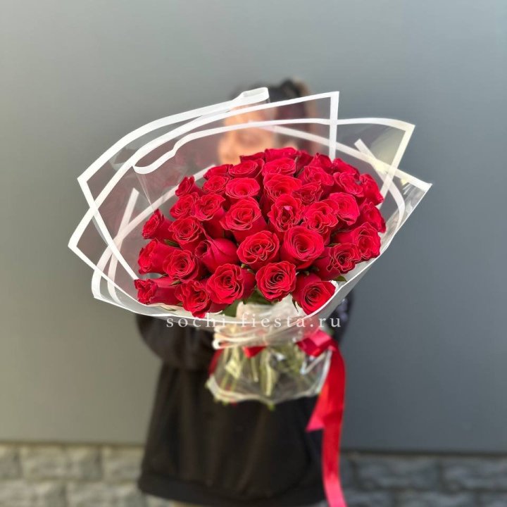 31 красная роза в Твери