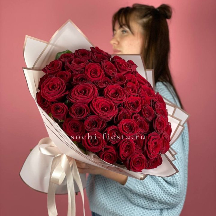 51 красная роза "Лавели" в Твери