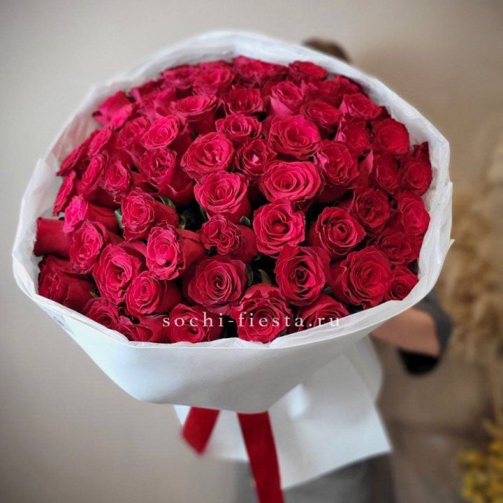 65 красных роз вайт в Твери