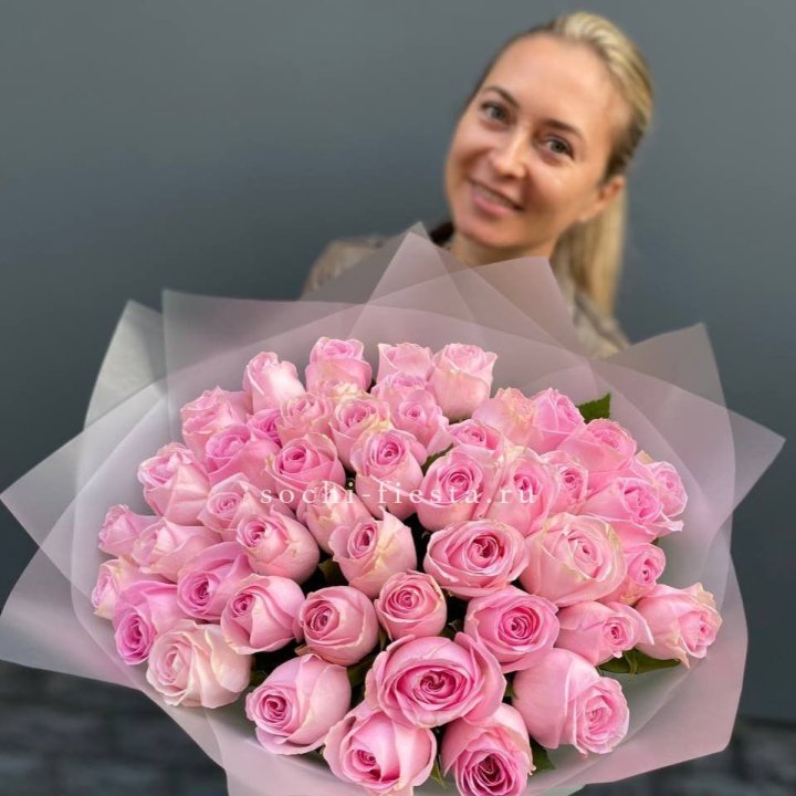 51 розовая роза в Твери