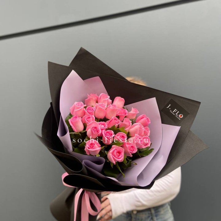 19 розовых роз  в Твери