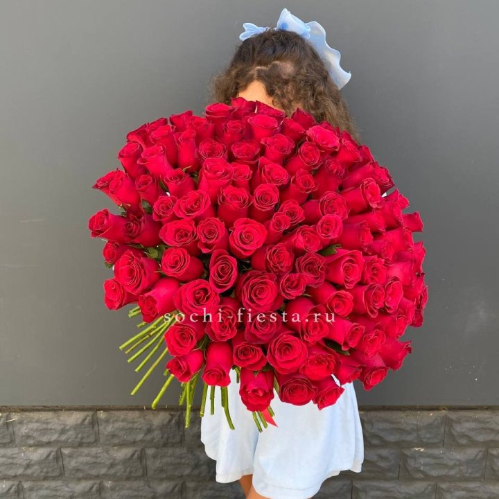 101 красная роза в Твери