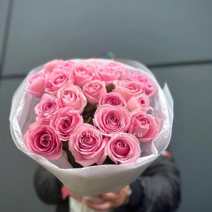 21 Розовая роза в белом в Твери