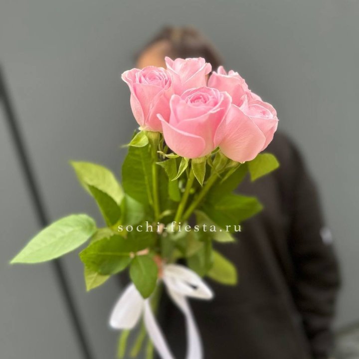 Букет 5 розовых роз  в Твери