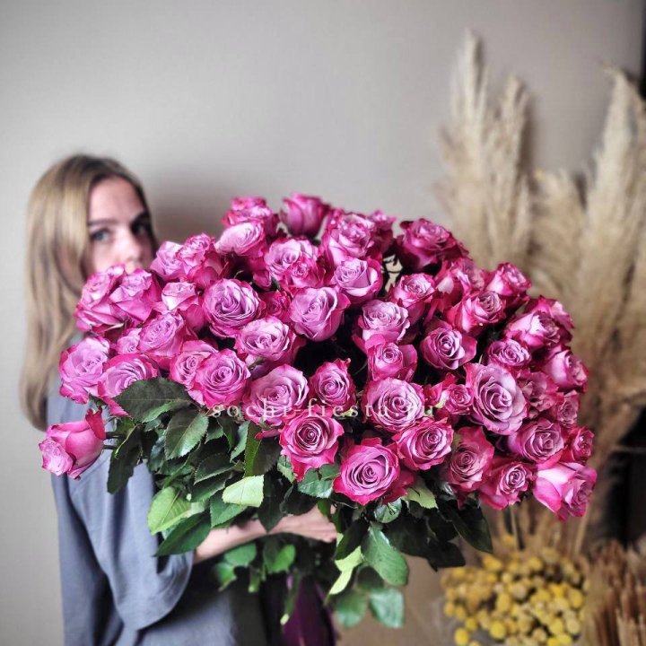 Охапка высоких роз Деп перпел в Твери