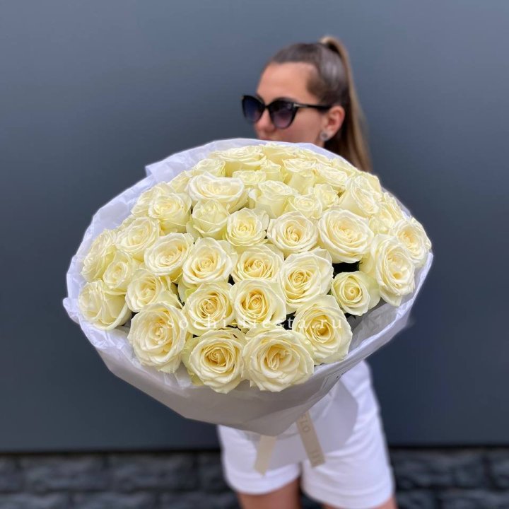 51 белая роза  в Твери