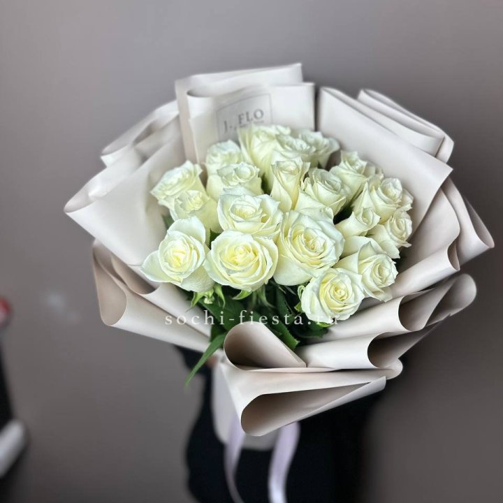 19 белых роз  в Твери