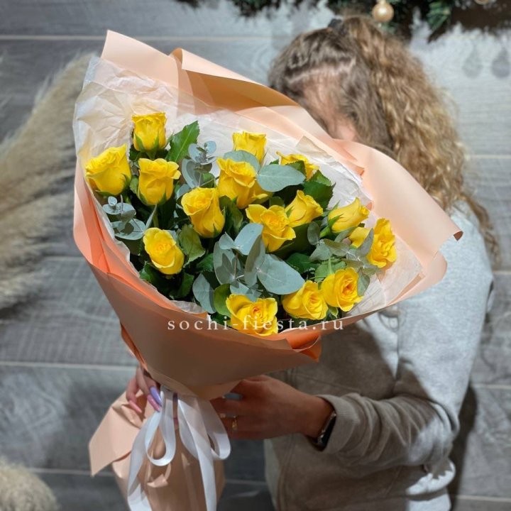 15 желтых роз в Твери