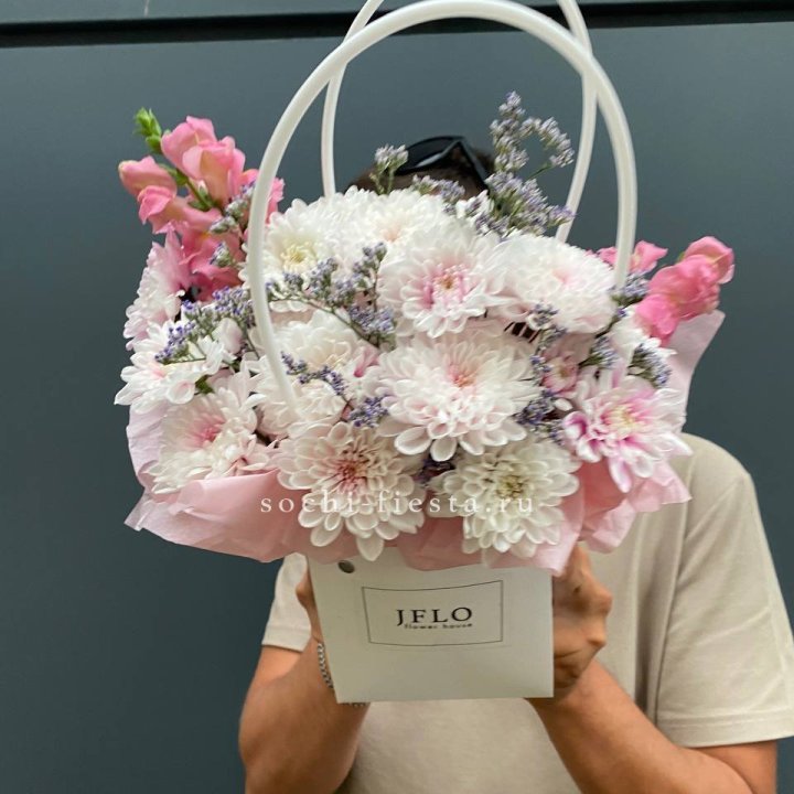 Сумочка из стойких цветов  в Твери