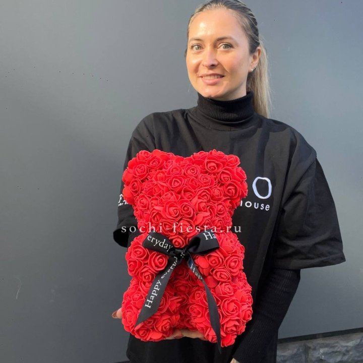 Медведь из роз красный в Твери