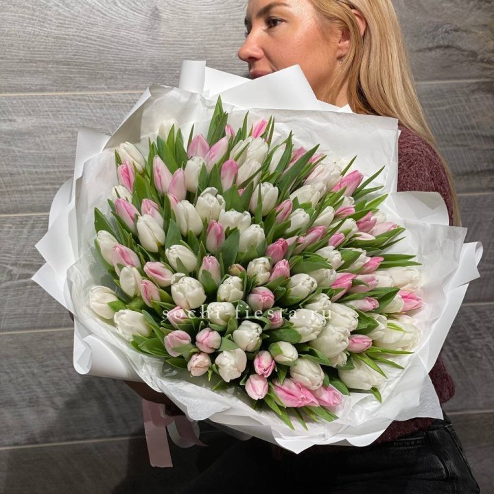 101 тюльпан нежный микс в Твери