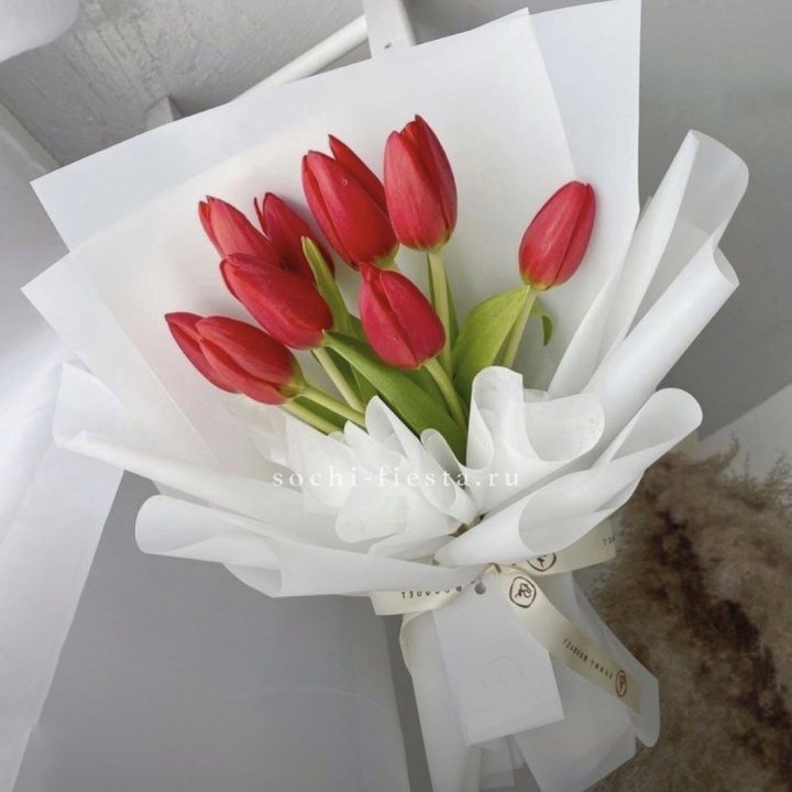 Букет красных тюльпанов в Твери