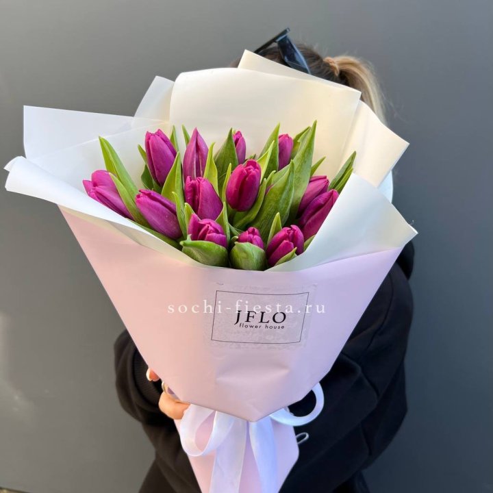 15 пурпурных тюльпанов в Твери
