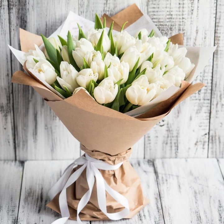 25 белых тюльпанов в Твери