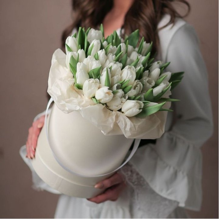 Тюльпаны в цилиндре  в Твери