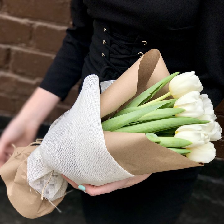 Букет белых тюльпанов в Твери